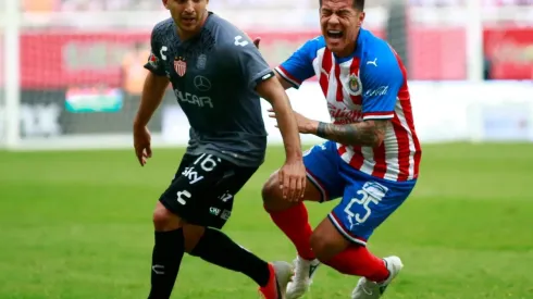 El "Tortas" Pérez sufrió fuertes golpes en el revés ante Necaxa y debió abandonar el juego en la segunda parte
