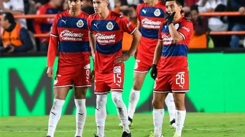 La afición ChivaHermana aprobó el ingreso de Uriel Antuna en la segunda parte
