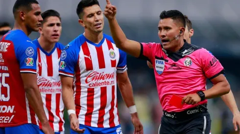 Fernando Guerrero es recordado por dirigir el pasado Clásico Nacional en que expulsó a dos jugadores de Chivas
