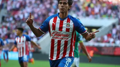 El atacante rojiblanco anotó su gol 25 en Liga MX antes que Omar Bravo y "Chicharito" Hernández
