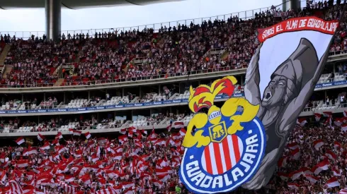 Mosaico de la afición de Chivas ante Atlas en el Apertura 2019
