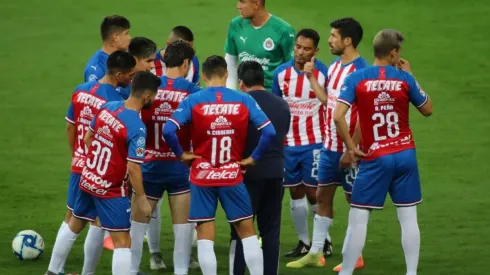 Magaña (30) y Aguayo vieron acción en la segunda parte del Clásico Tapatío del sábado
