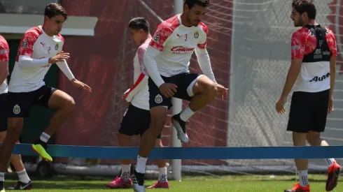 Oswaldo Alanís y Josecarlos Van Rankin serían dos de los que pudieran volver a Chivas en el Clausura 2021
