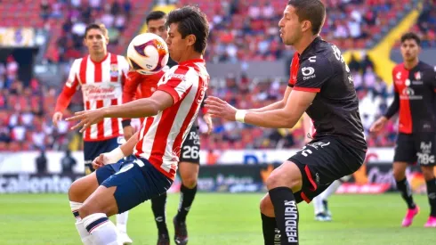 Vuce sacó a JJ y la afición de Chivas explotó