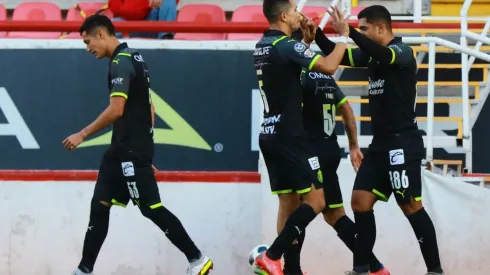 Jugadores de Chivas celebran un gol (IMAGO 7)
