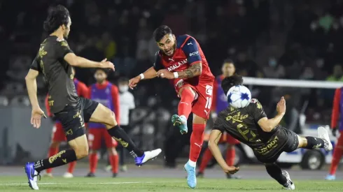 Alexis Vega dispara para darle el triunfo a Chivas (IMAGO 7)
