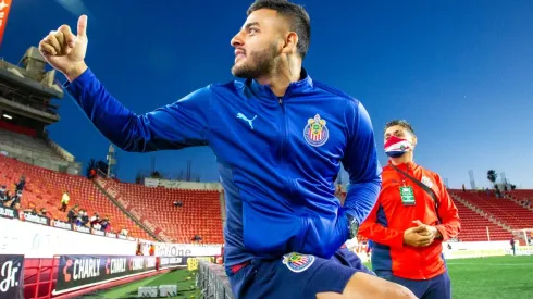 Alexis Vega saluda a los aficionados (IMAGO 7)
