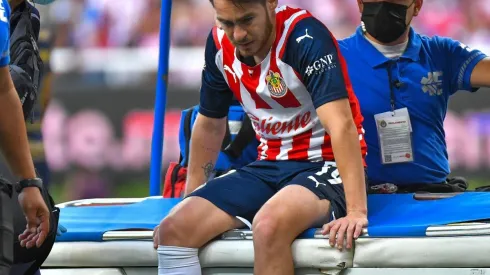 Jesús Angulo salió del partido ante Pumas UNAM del domingo con una fractura de peroné en su pierna izquierda
