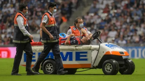 Sergio Flores abandonó la cancha de Monterrey en el primer tiempo del partido
