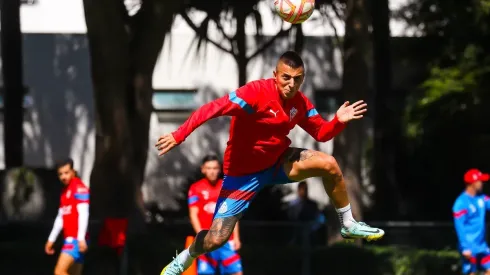 Roberto Alvarado regresó este lunes a la disciplina de las Chivas en Verde Valle
