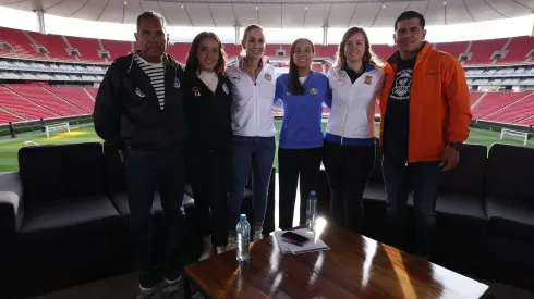 Nelly Simon fue la encargada de anunciar el nuevo torneo femenil Sub15 que organiza Chivas
