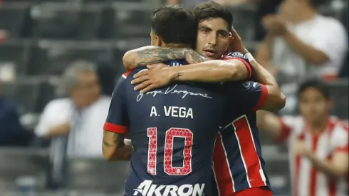 Víctor Guzmán resaltó cómo comparte las responsabilidades de liderazgo en Chivas con Alexis Vega
