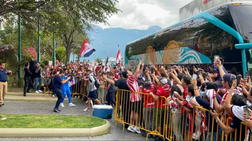 La afición de Chivas en Monterrey enloqueció con la salida del técnico Veljko Paunovic
