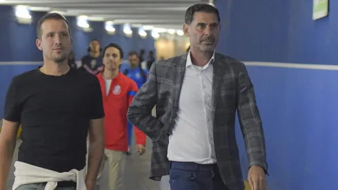 Fernando Hierro pudiera ser una pieza clave para convencer a Marcelo Flores de jugar en Chivas
