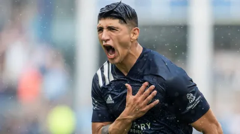 Alan Pulido y un doblete que sería oro para Chivas.
