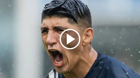 Alan Pulido marca ante Los Angeles FC de Carlos Vela.
