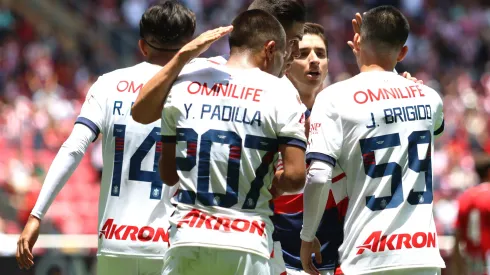 Subastan jerseys de Chivas y así van los precios ¡ALEXIS Y YAEL LLEVAN VENTAJA!

