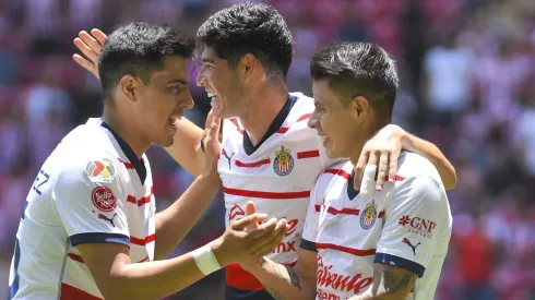 Noticias de Chivas hoy 4 de agosto: Preocupa Vega; ya hay fecha para volver; la ventaja de no jugar 
