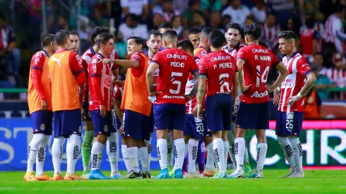 Chivas le buscó acomodo.
