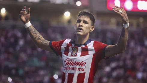 Cristian Calderón anotó el gol de la ventaja para las Chivas en Chicago
