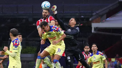 ¿Qué sucedió entre el Pollo Briseño e Igor Lichnovsky? Esto dijo el jugador de Chivas.
