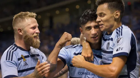 Alan Pulido renovó y recibió las peores noticias en Sporting Kansas City.
