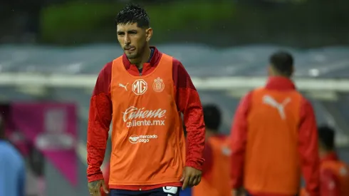 Previo al juego contra América, Pocho Guzmán realiza un saludo especial a Chivas.
