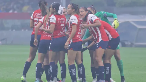 Tanto Spinelli no contará con seis jugadoras para pretemporada con Chivas Femenil