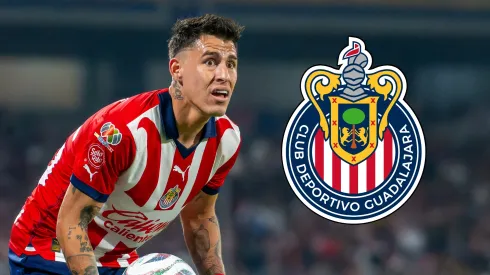 Cristian Calderón renovó con Chivas.
