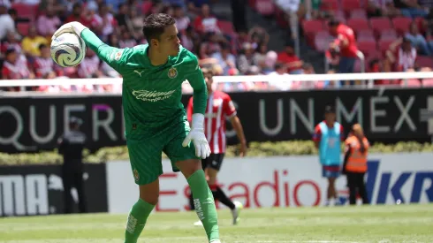 Óscar Whalley será el titular de Chivas
