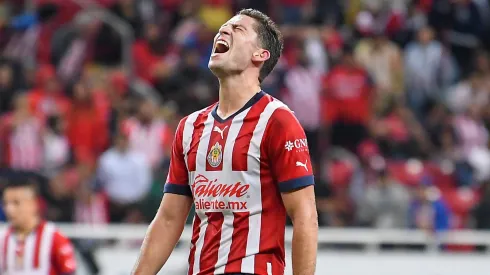 Santiago Ormeño no estuvo a la altura en Chivas.
