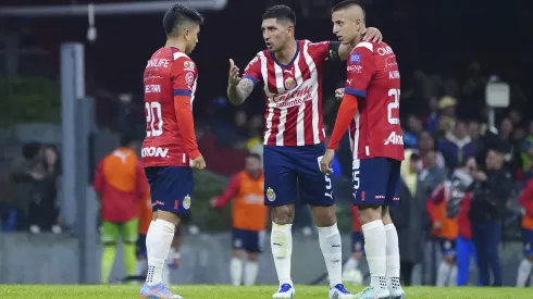 Víctor Guzmán y Roberto Alvarado serán las figuras de Chivas para 2024
