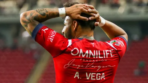 ¿Alexis Vega jugará vs. Santos?: El atacante de Chivas aparece registrado en el Clausura 2024 
