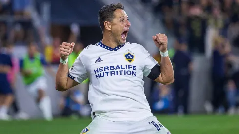 Chivas necesita con urgencia a Chicharito Hernández.
