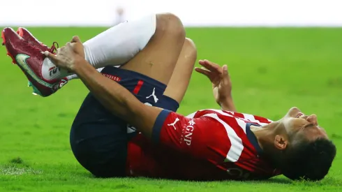 Se confirmó la gravedad de la lesión de Gilberto el Tiba Sepúlveda con Chivas: Está fracturado 
