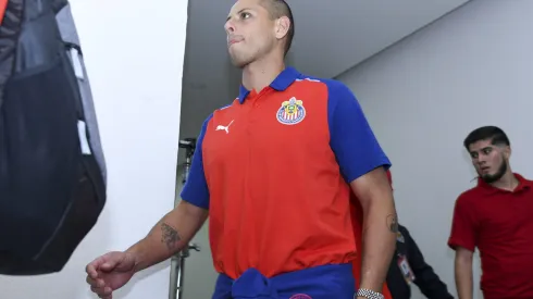 Así se gana Chicharito su lugar en el plantel de Chivas