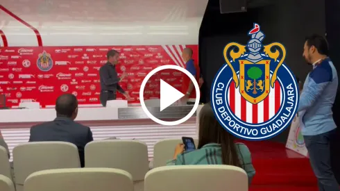 Fernando Gago advirtió a Chicharito Hernández en plena conferencia de prensa de las Chivas
