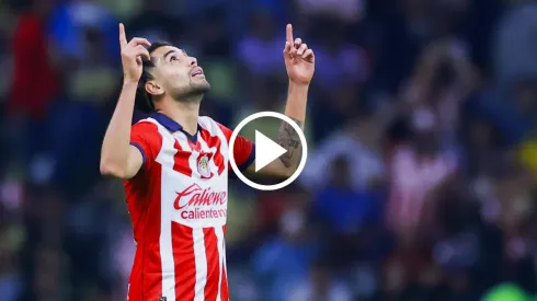 Ricardo Marín anotó el segundo tanto de las Chivas en el Estadio Azteca
