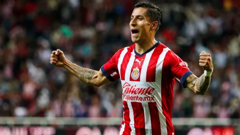 Carlos Cisneros volvió a ver acción con Chivas.
