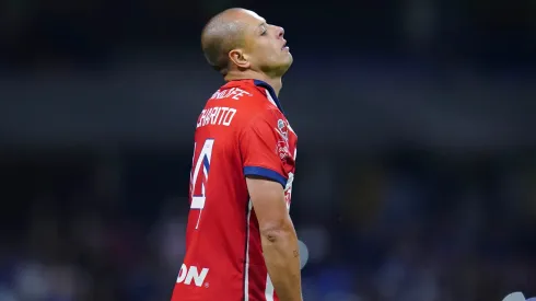 Chicharito sería baja en Chivas vs. Rayados.
