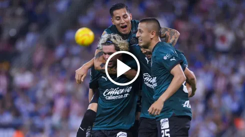 Carlos Cisneros festejó así su regreso a la cancha de manera oficial con Chivas
