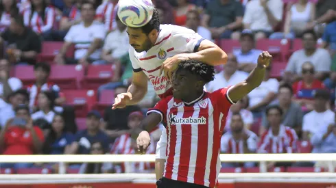 Antonio Briseño prometió revelar la historia detrás de su playera en el vestidor del Bilbao
