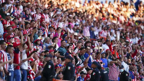 La afición de Chivas fue local en Pachuca pero no logró llenar el Estadio Hidalgo
