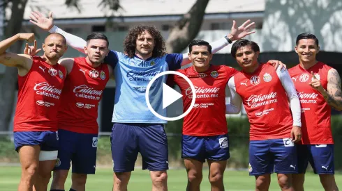 Chicharito ya entrena al parejo con el plantel de Chivas