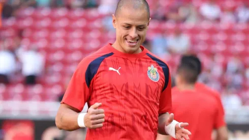 Chicharito Hernández entrena para retomar su nivel con Chivas.
