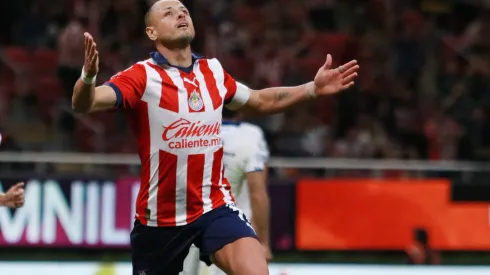 El padre del goleador de Chivas no entiende a los aficiondos.
