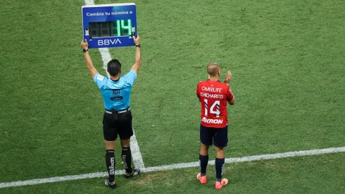 El desafortunado ingreso de Chicharito Hernández.
