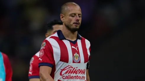 Chicharito Hernández señalado por la afición.
