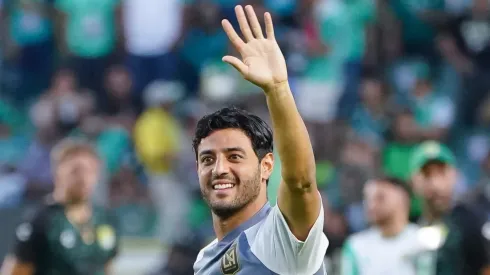 Carlos Vela disfruta de su tiempo lejos del futbol.
