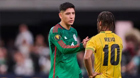 Edson Álvarez y Bobby Reid durante el último partido entre México y Jamaica.
